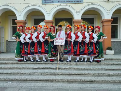 Усмихнати и развълнувани-готови за фестивала "По терлици и шевици" село Царацово 1