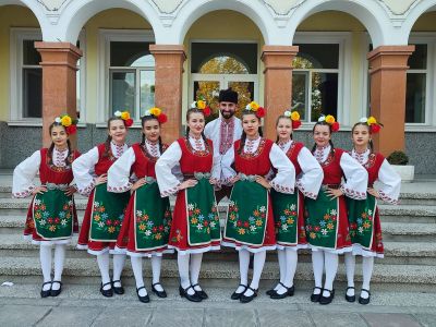 Усмихнати и развълнувани-готови за фестивала "По терлици и шевици" село Царацово 2